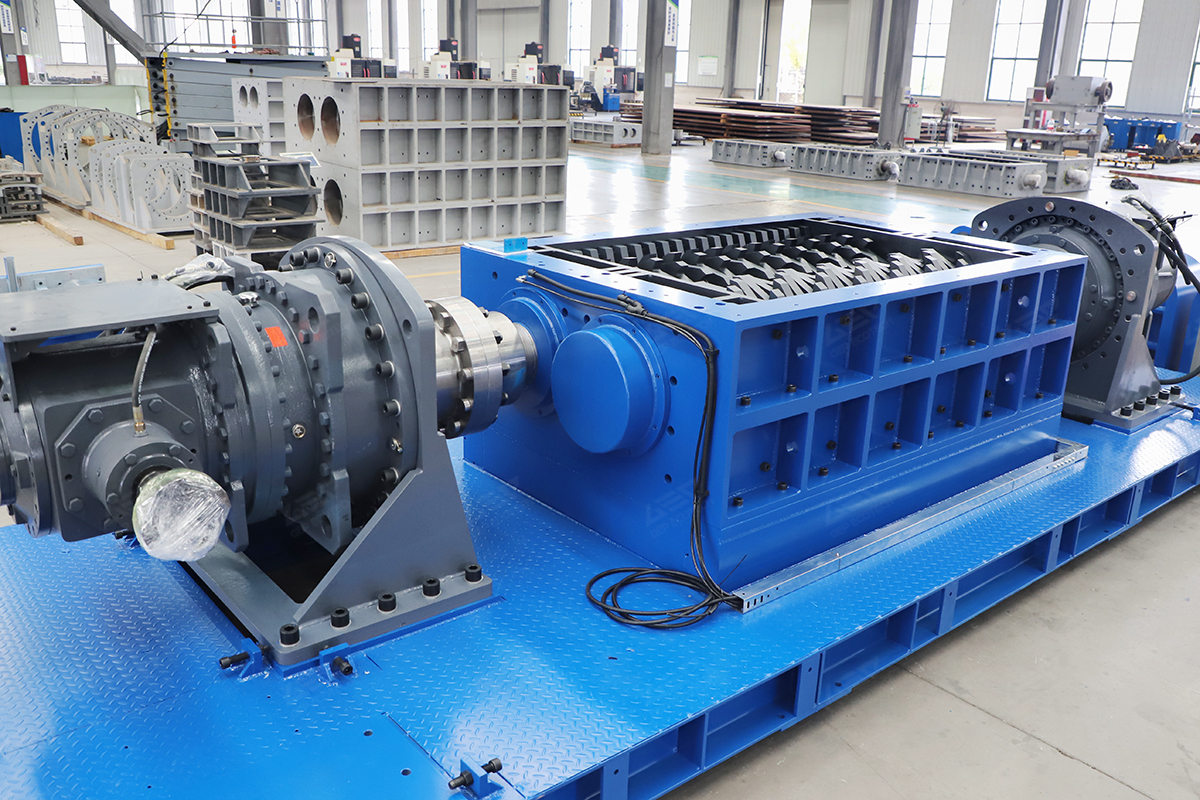 铜箔<a href=https://www.lajisisuiji.com/double-shaft/ target=_blank class=infotextkey>双轴撕碎机</a>