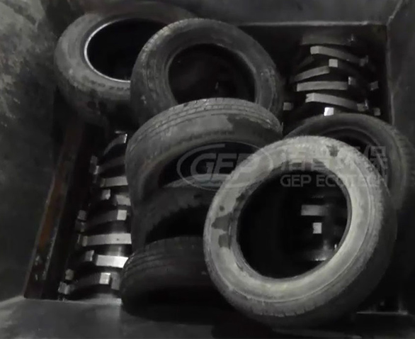废旧轮胎橡胶撕碎机生产线现场