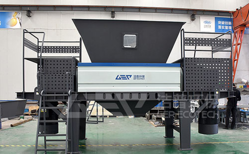 大型<a href=https://www.lajisisuiji.com/product/650.html target=_blank class=infotextkey>垃圾破碎机</a>设备